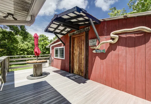 $777,000 | 157 Lakeshore Drive, Eddyville, KY 42038