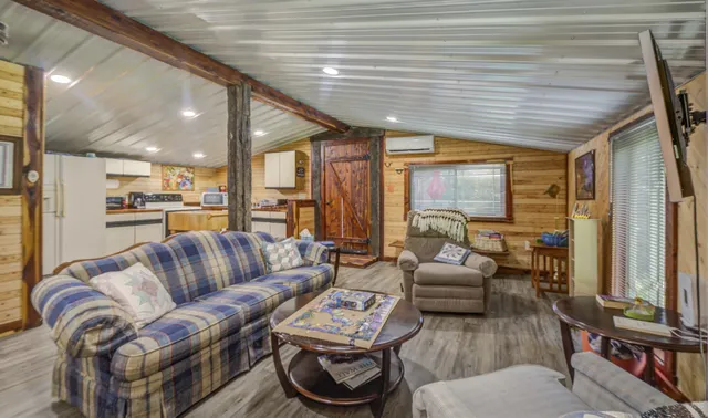 $777,000 | 157 Lakeshore Drive, Eddyville, KY 42038