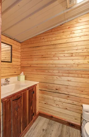 $777,000 | 157 Lakeshore Drive, Eddyville, KY 42038