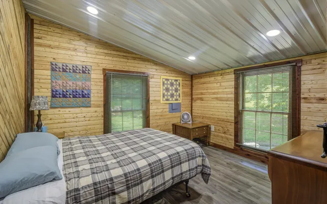 $777,000 | 157 Lakeshore Drive, Eddyville, KY 42038