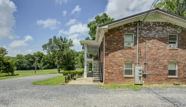 $777,000 | 157 Lakeshore Drive, Eddyville, KY 42038