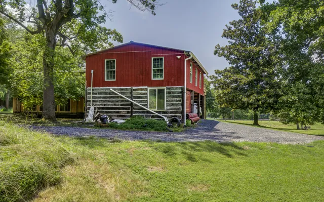 $777,000 | 157 Lakeshore Drive, Eddyville, KY 42038