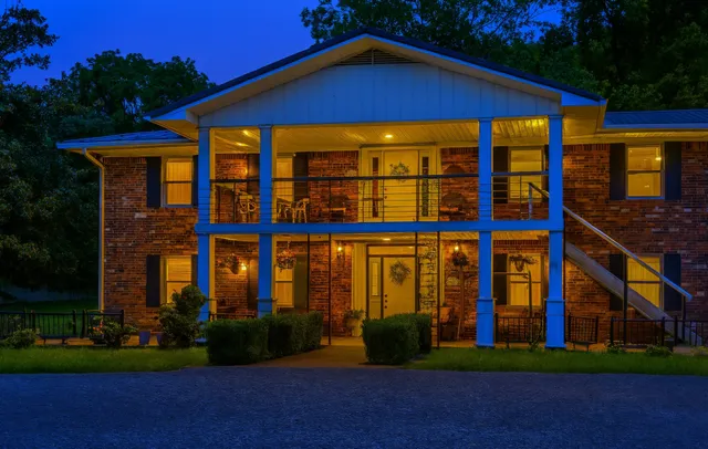 $777,000 | 157 Lakeshore Drive, Eddyville, KY 42038