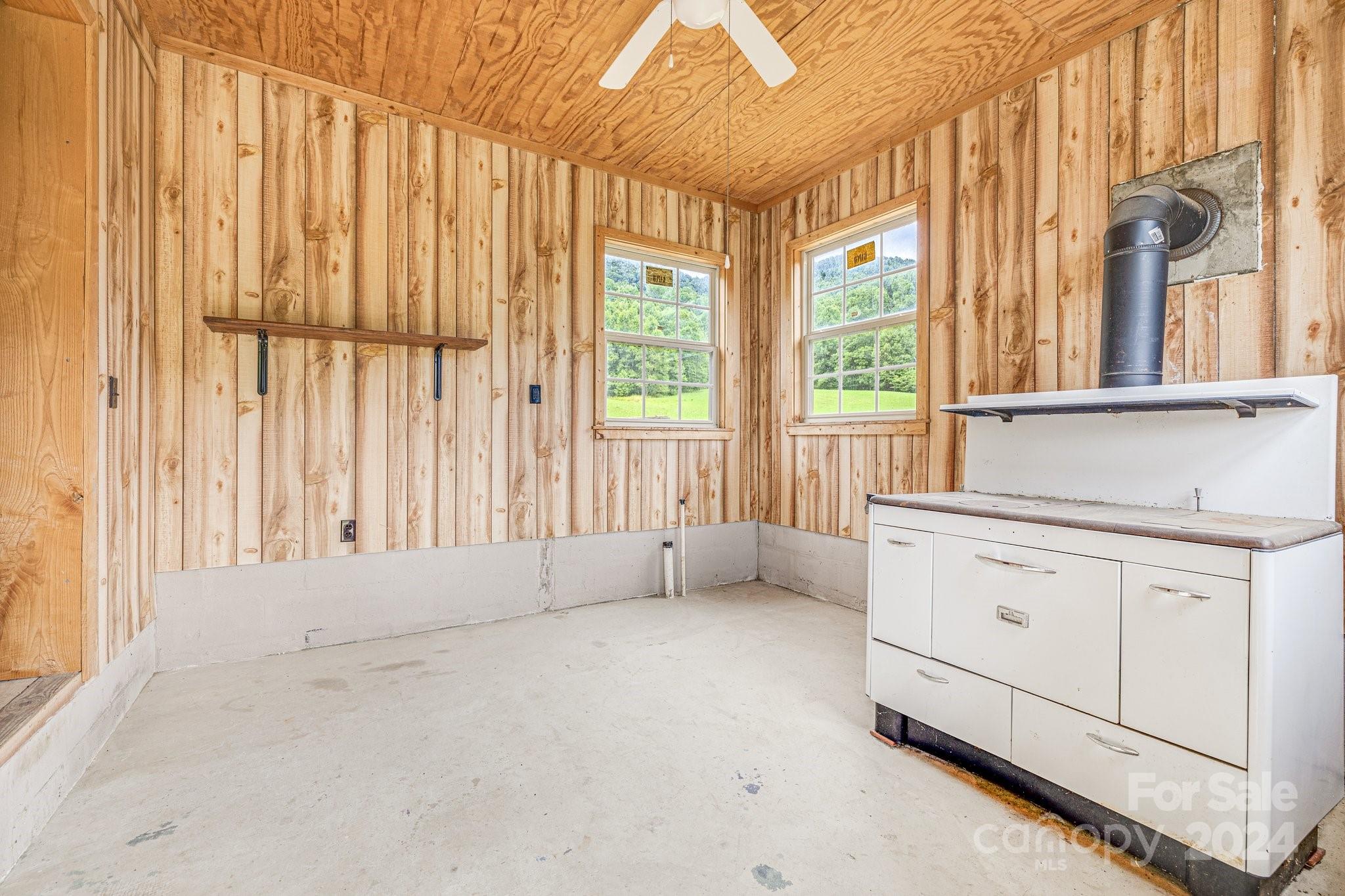 301 South Fork Road Marshall, NC 28753 - Photo 40 of 48 Gallery Image 40