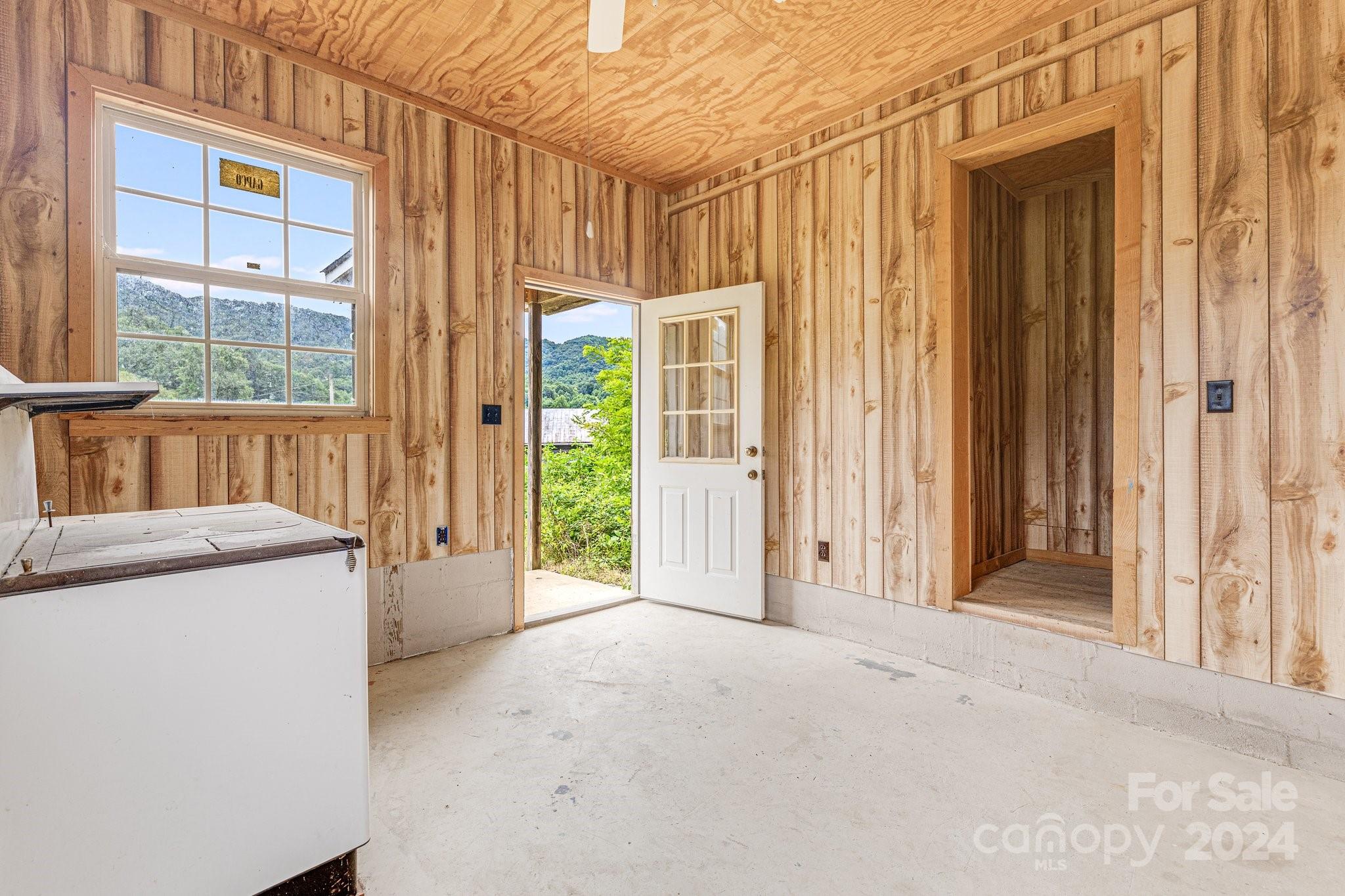 301 South Fork Road Marshall, NC 28753 - Photo 41 of 48 Gallery Image 41
