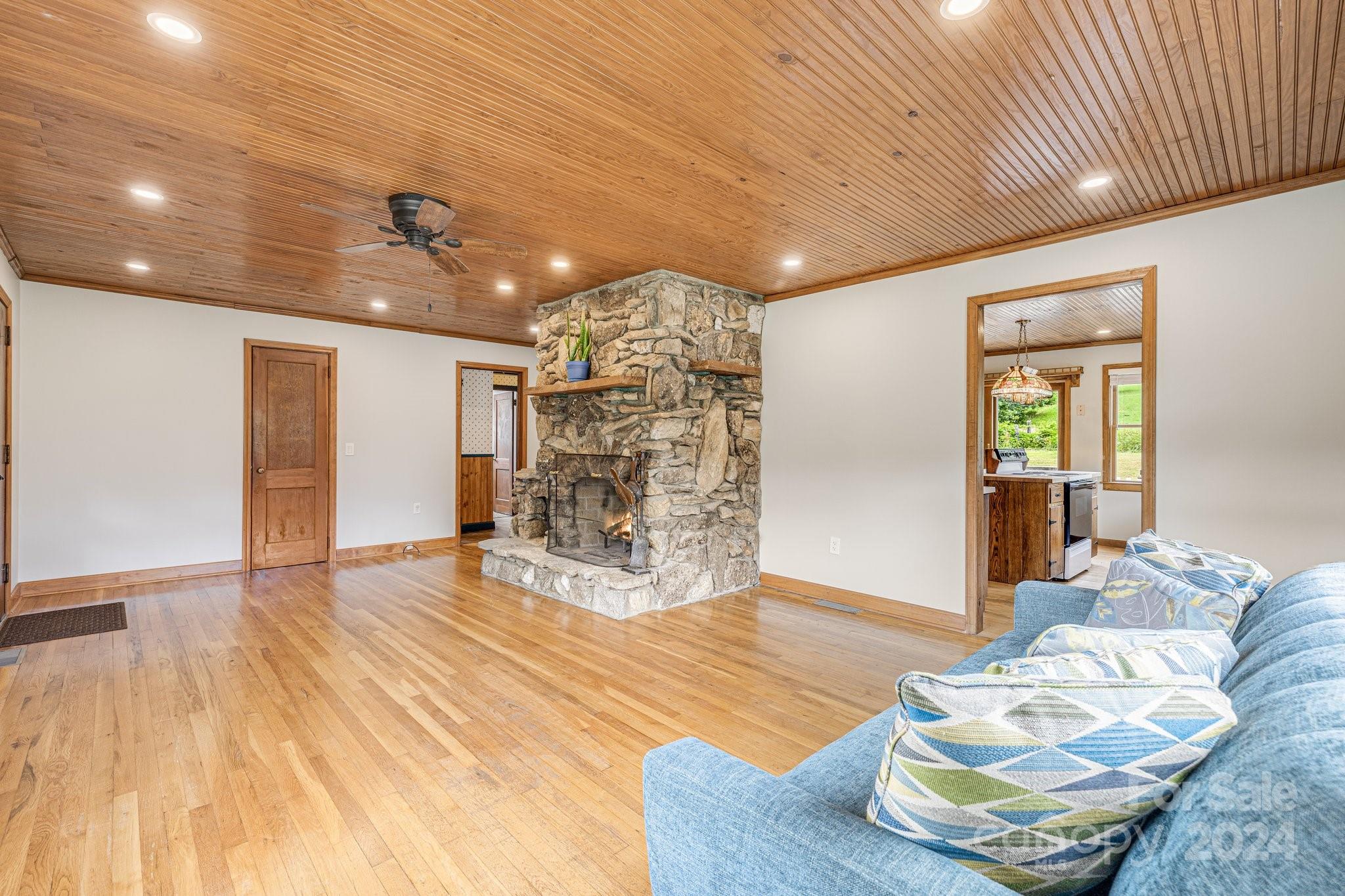 301 South Fork Road Marshall, NC 28753 - Photo 7 of 48 Gallery Image 7