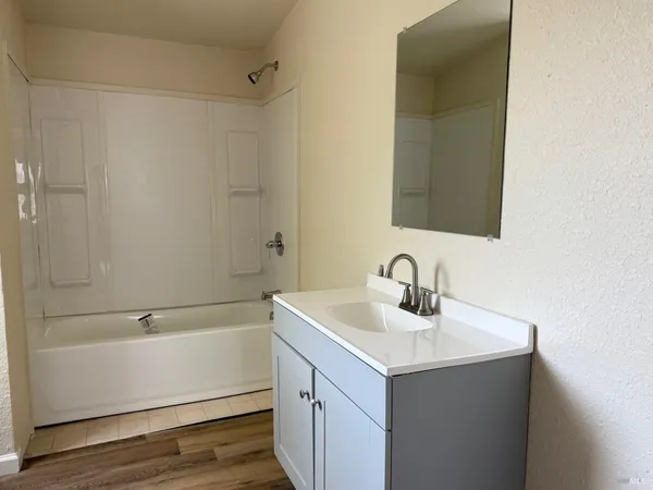 $124,900 | 220 Pear Lane, Santa Rosa, CA 95407