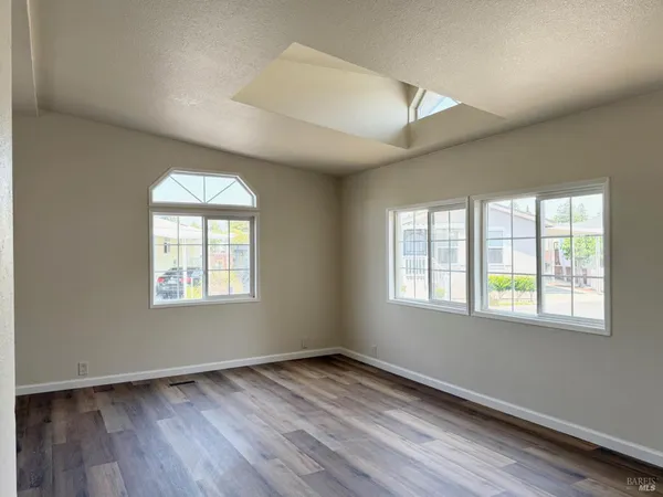 $124,900 | 220 Pear Lane, Santa Rosa, CA 95407