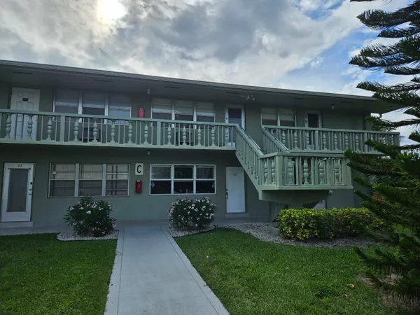 $1,300 | 71 Easthampton East, Unit C, West Palm Beach, FL 33417