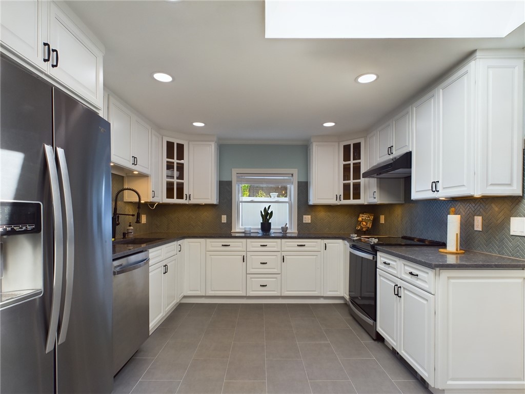 409 Shady Valley Road Coventry, RI 02816 - Photo 3 of 19