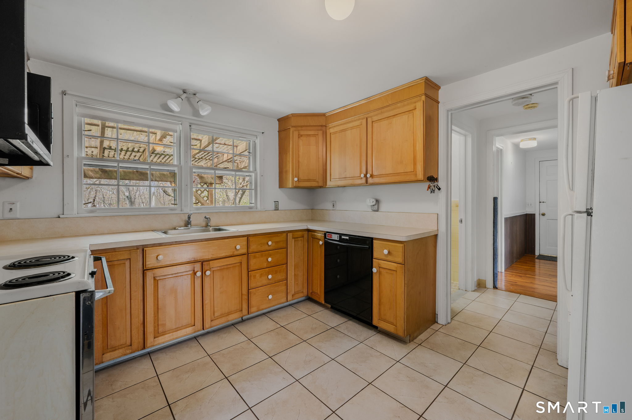 11 Heath Street Groton, CT 06355 - Photo 12 of 35