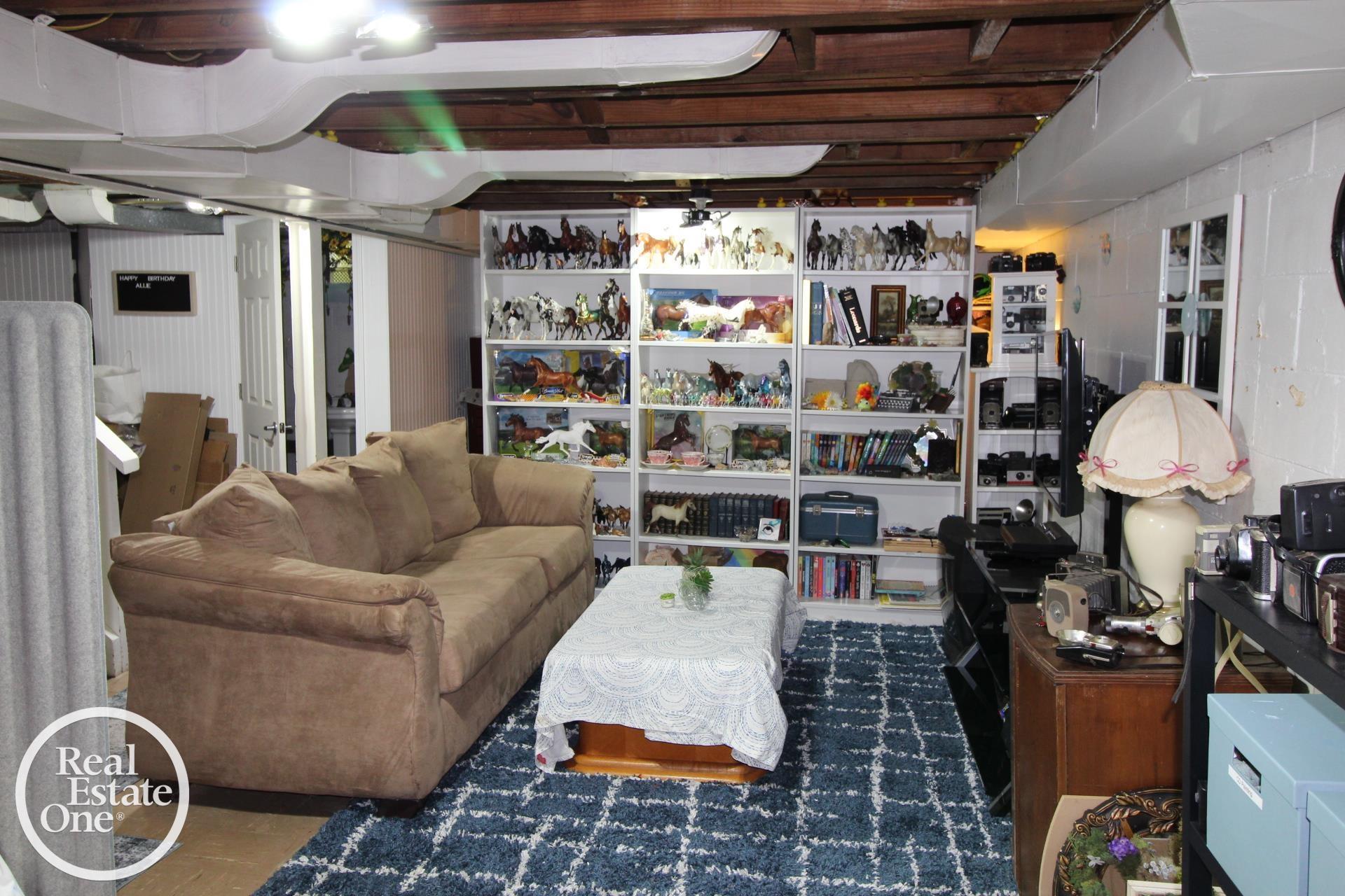 1337 Bishop Road Grosse Pointe, MI 48230 - Photo 35 of 52 50180881-9e0ba33e-4eaf-41b0-8cc8-ef19f3cd28d8.JPG