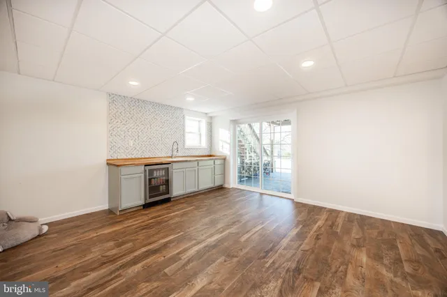 a view of roof with seating space