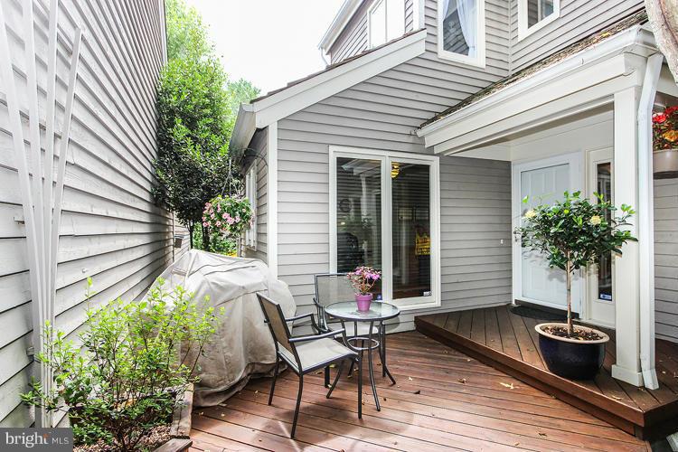 1586 Brass Lantern Way Reston, VA 20194 - Photo 2 of 29 Exterior (Front)