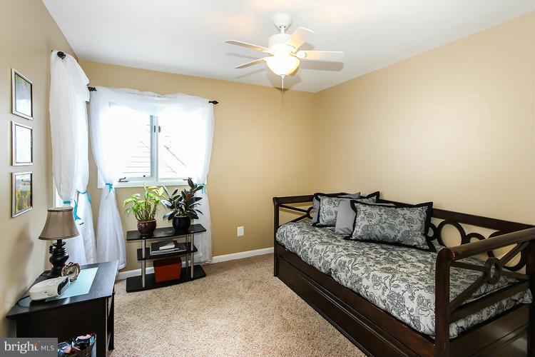 1586 Brass Lantern Way Reston, VA 20194 - Photo 17 of 29 Bedroom