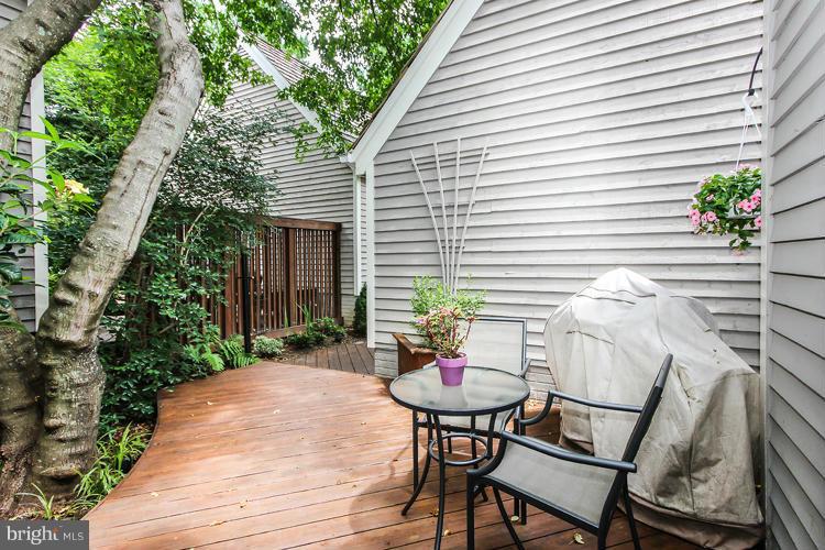 1586 Brass Lantern Way Reston, VA 20194 - Photo 3 of 29 Exterior (Front)