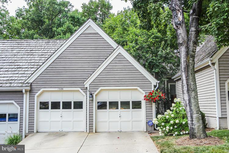 1586 Brass Lantern Way Reston, VA 20194 - Photo 4 of 29 Exterior (Front)