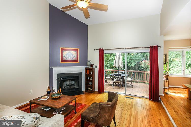 1586 Brass Lantern Way Reston, VA 20194 - Photo 6 of 29 Living Room