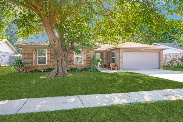 $229,000 | 217 North Heights Drive, Crowley, TX 76036