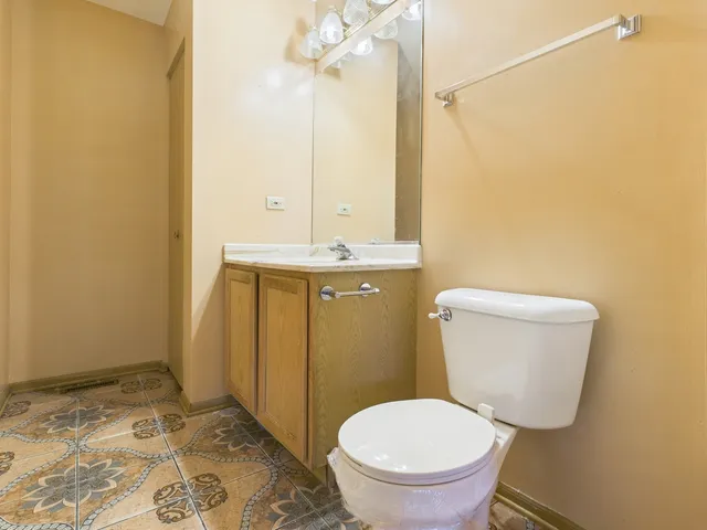 $274,900 | 17942 Edwards Avenue, Country Club Hills, IL 60478