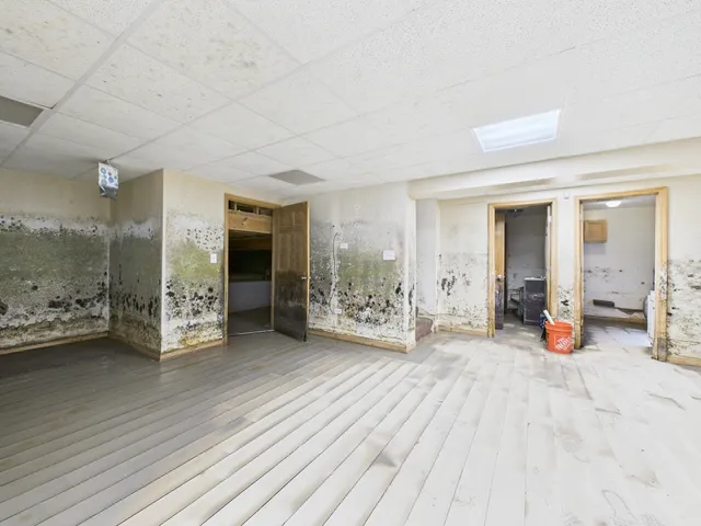 $274,900 | 17942 Edwards Avenue, Country Club Hills, IL 60478