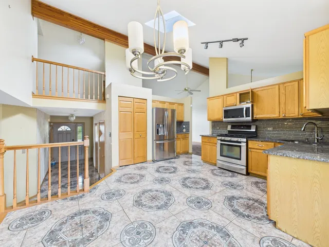 $274,900 | 17942 Edwards Avenue, Country Club Hills, IL 60478