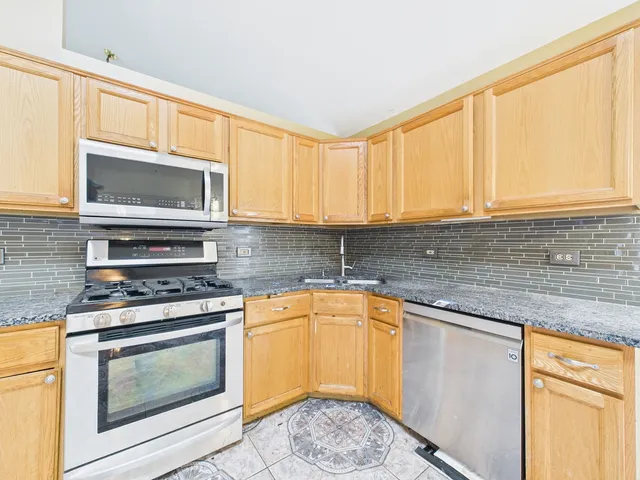 $274,900 | 17942 Edwards Avenue, Country Club Hills, IL 60478