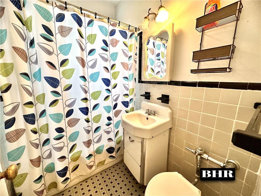 2615 Homecrest Avenue, Unit 6B Brooklyn, NY 11235 - Photo 11 of 17 a bathroom with a sink and a toilet