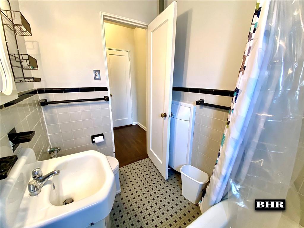 2615 Homecrest Avenue, Unit 6B Brooklyn, NY 11235 - Photo 12 of 17 a bathroom with a sink and a tub