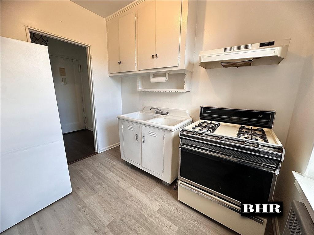 2615 Homecrest Avenue, Unit 6B Brooklyn, NY 11235 - Photo 5 of 17 a kitchen with a stove and a refrigerator
