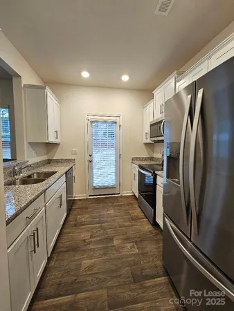 $1,800 | 8017 Murray Branch Drive, Charlotte, NC 28216