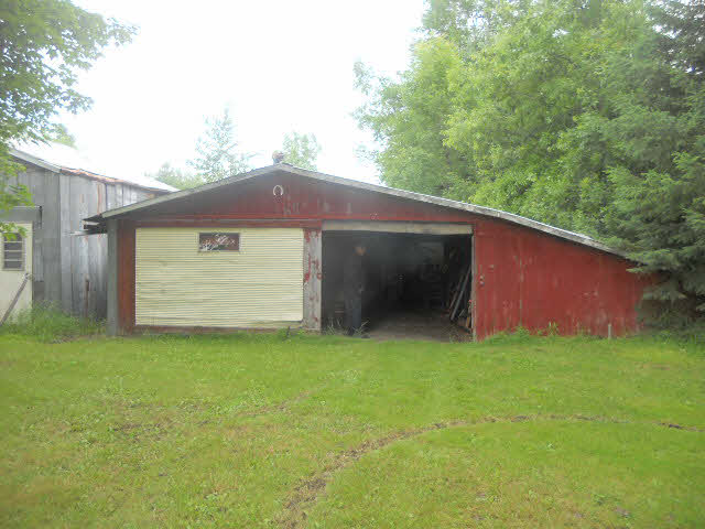 22584 Colvin Road St. Charles, MI 48655 - Photo 7 of 13 20362668-6.JPG