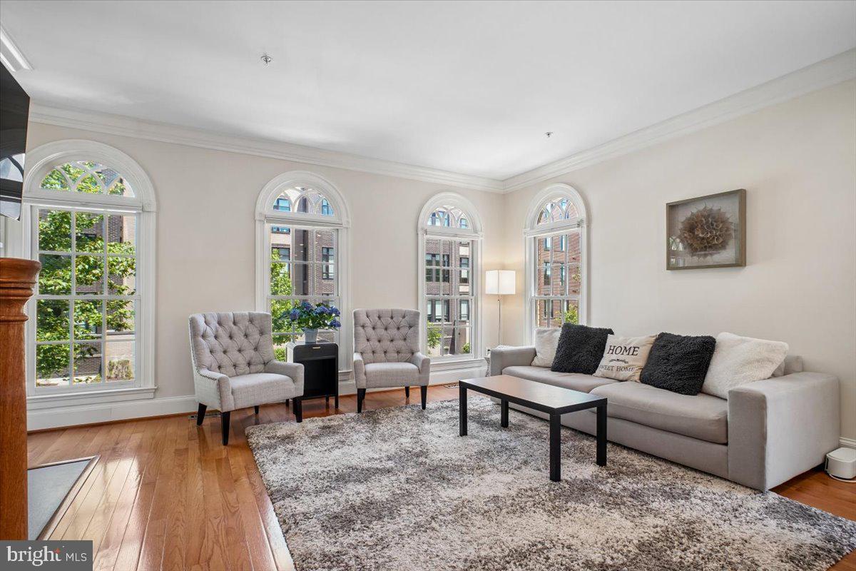 412 Pendleton Street Alexandria, VA 22314 - Photo 9 of 48 Bright and airy urban retreat.