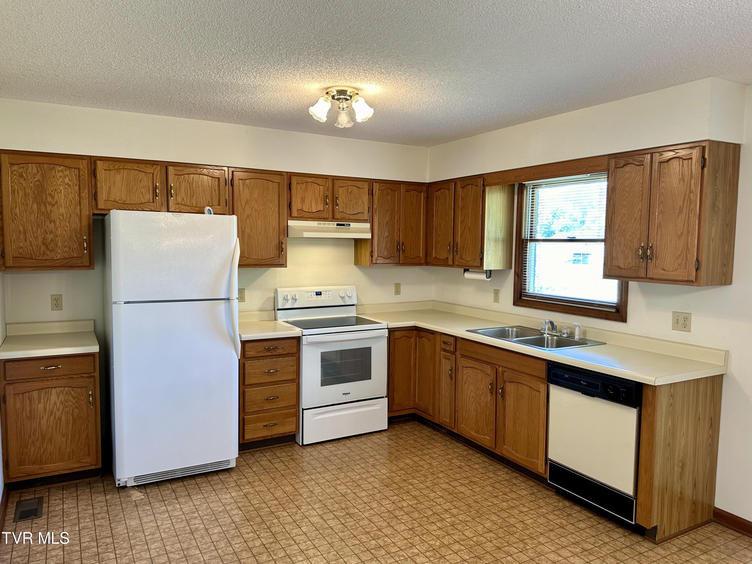 291 River Road Bluff City, TN 37618 - Photo 16 of 26 IMG_6824