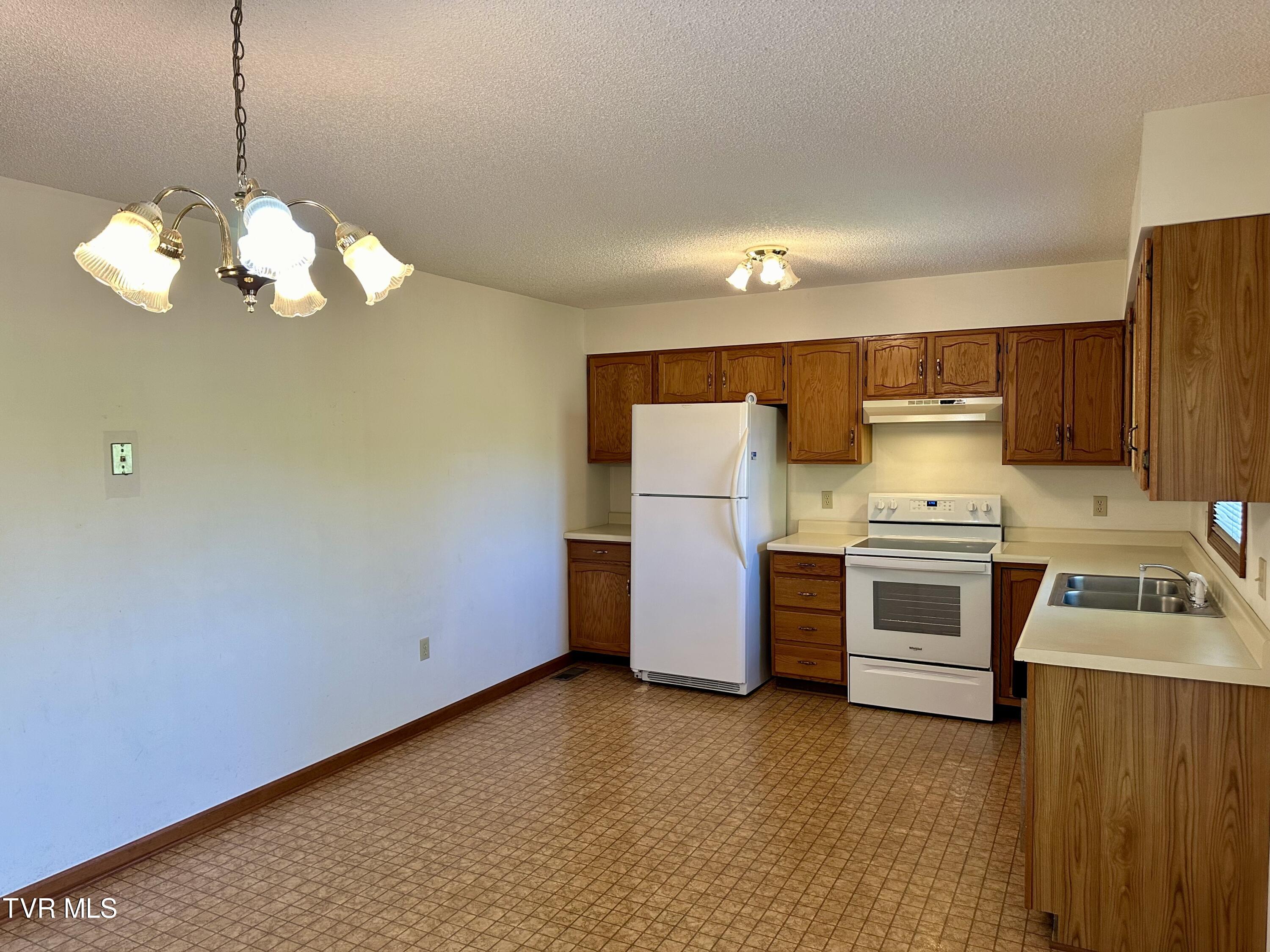 291 River Road Bluff City, TN 37618 - Photo 18 of 26 IMG_6826