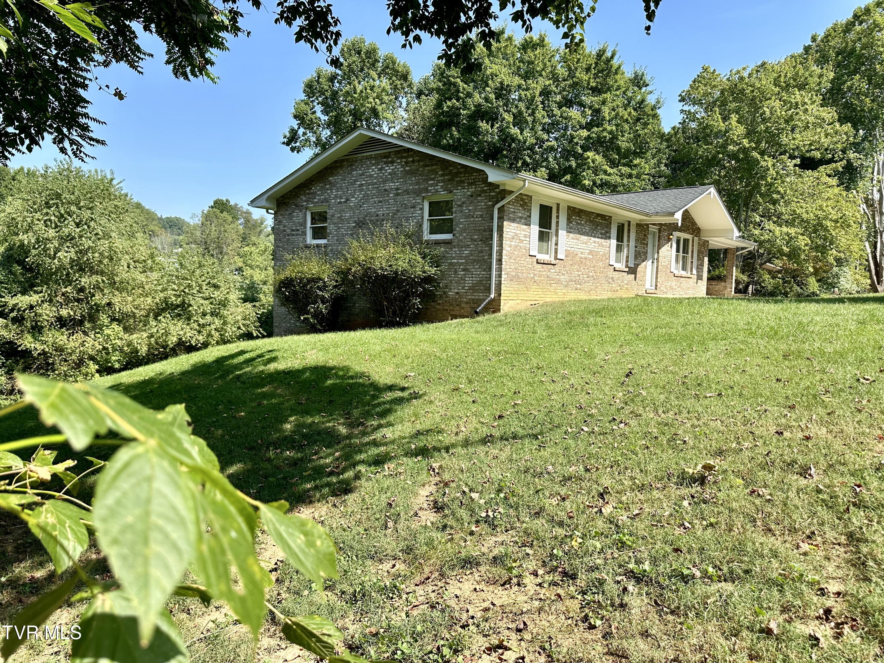 291 River Road Bluff City, TN 37618 - Photo 3 of 26 IMG_6835