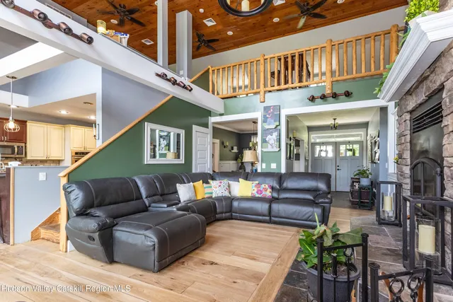 $999,000 | 45 Sunset View Drive, Saugerties, NY 12477