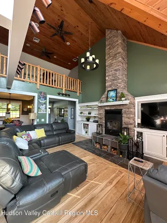 $950,000 | 45 Sunset View Drive, Saugerties, NY 12477