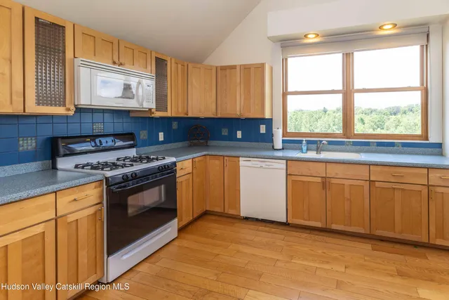 $999,000 | 45 Sunset View Drive, Saugerties, NY 12477