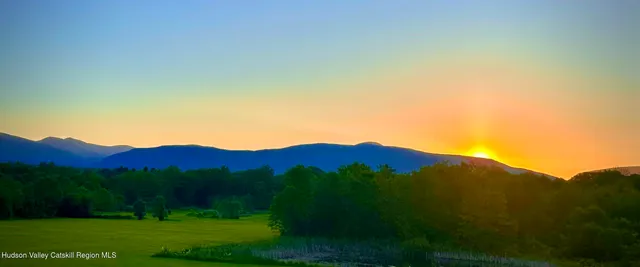 $999,000 | 45 Sunset View Drive, Saugerties, NY 12477