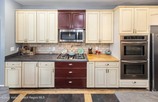 $950,000 | 45 Sunset View Drive, Saugerties, NY 12477