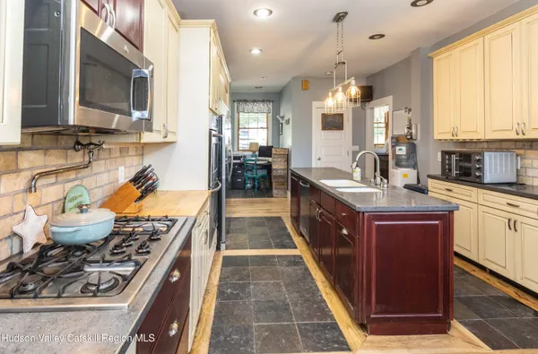 $950,000 | 45 Sunset View Drive, Saugerties, NY 12477