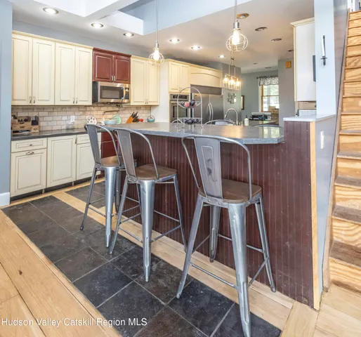 $999,000 | 45 Sunset View Drive, Saugerties, NY 12477