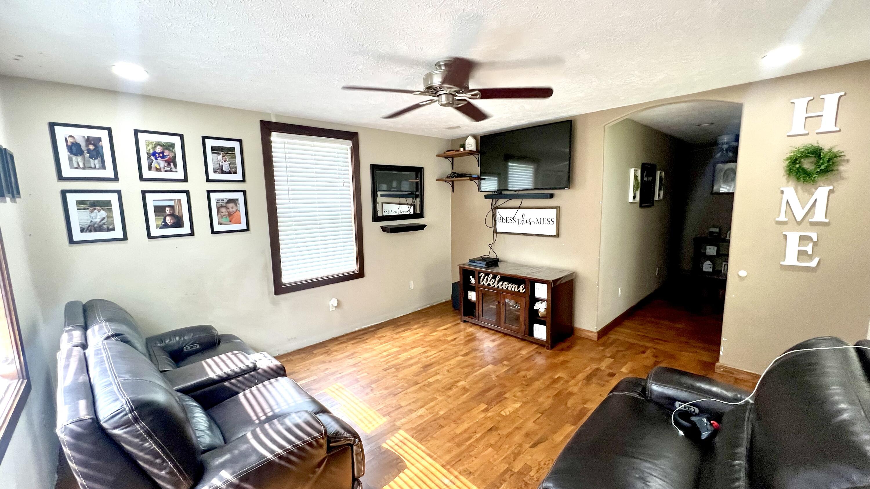 711 4th Street Monett, MO 65708 - Photo 6 of 14 IMG_8919