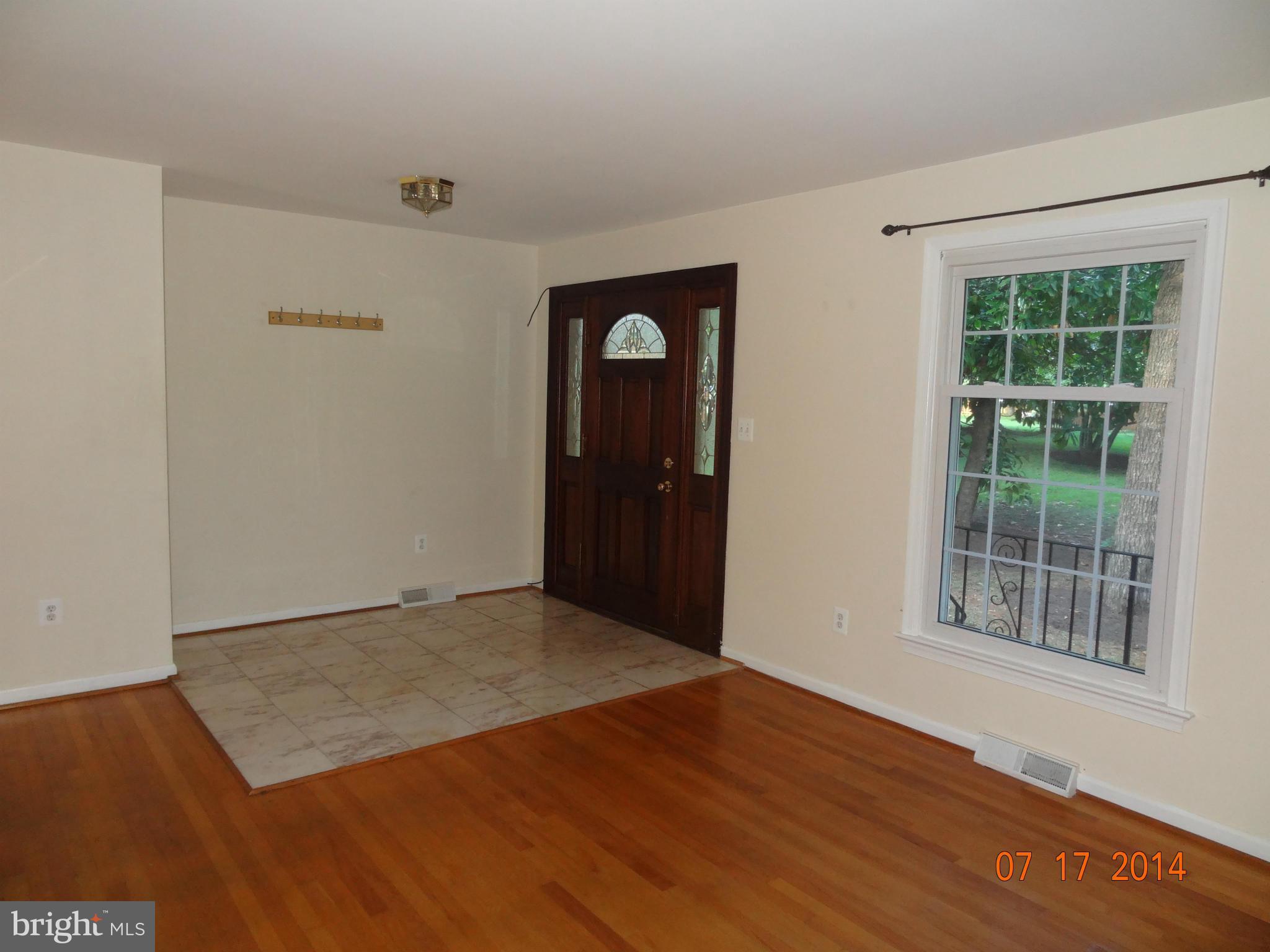 6585 Davis Ford Road Manassas, VA 20111 - Photo 6 of 30 Large Foyer