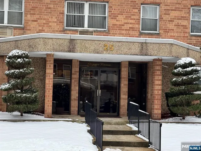 $334,900 | 25 Jefferson Street, Unit 3D, Hackensack, NJ 07601