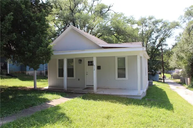 $175,000 | 312 South 10th Street, Leavenworth, KS 66048