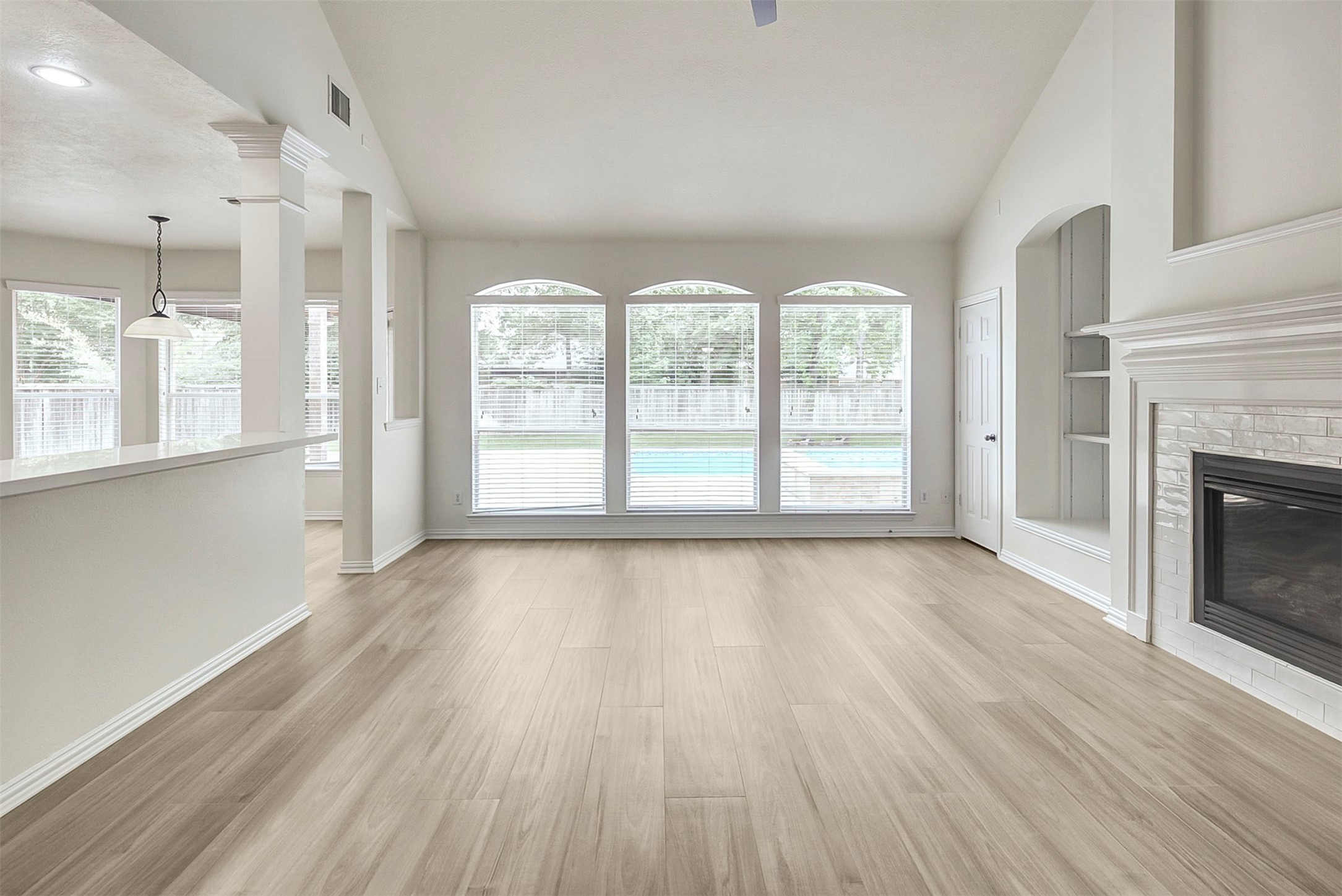 10 Chippewa Trail Spring, TX 77389 - Photo 13 of 46 Living Room