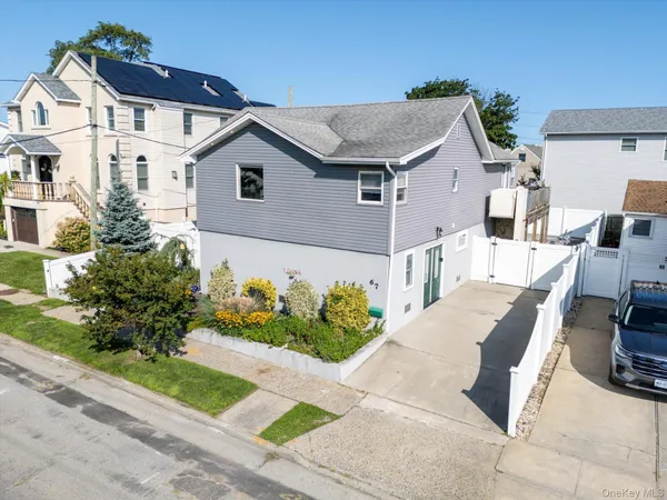 $799,999 | 67 Radcliffe Road, Island Park, NY 11558