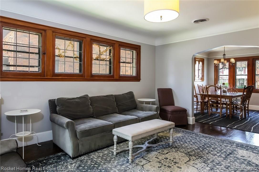 907 Fisher Road Grosse Pointe, MI 48230 - Photo 8 of 19 011-Family_Room-4098311-medium.jpg